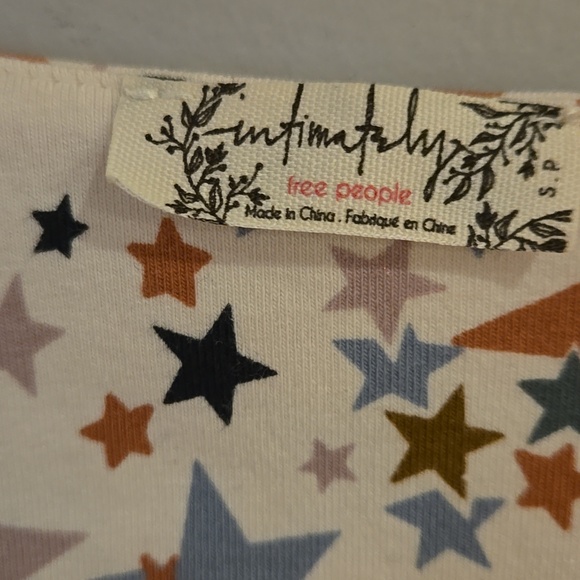 Intamately Women’s Long Sleeve Star Print V-Neck Bodysuot - White/ Cream Size S - Picture 5 of 7